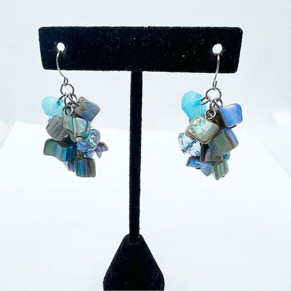 🍭6/$30 Blue shimmer beaded cluster dangle drop earring - Picture 1 of 3